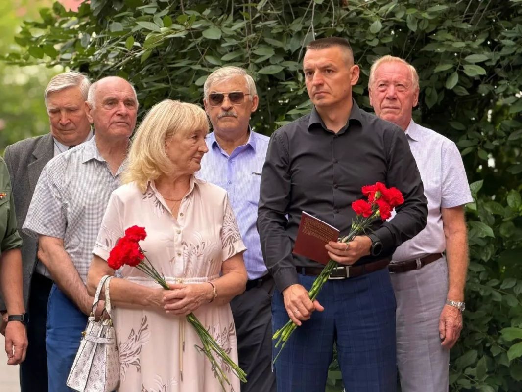 В Курске открыли мемориальную доску в память о герое партизанского движения Великой Отечественной войны В Курске открыли мемориальную доску в память о герое партизанского движения Великой Отечественной войны