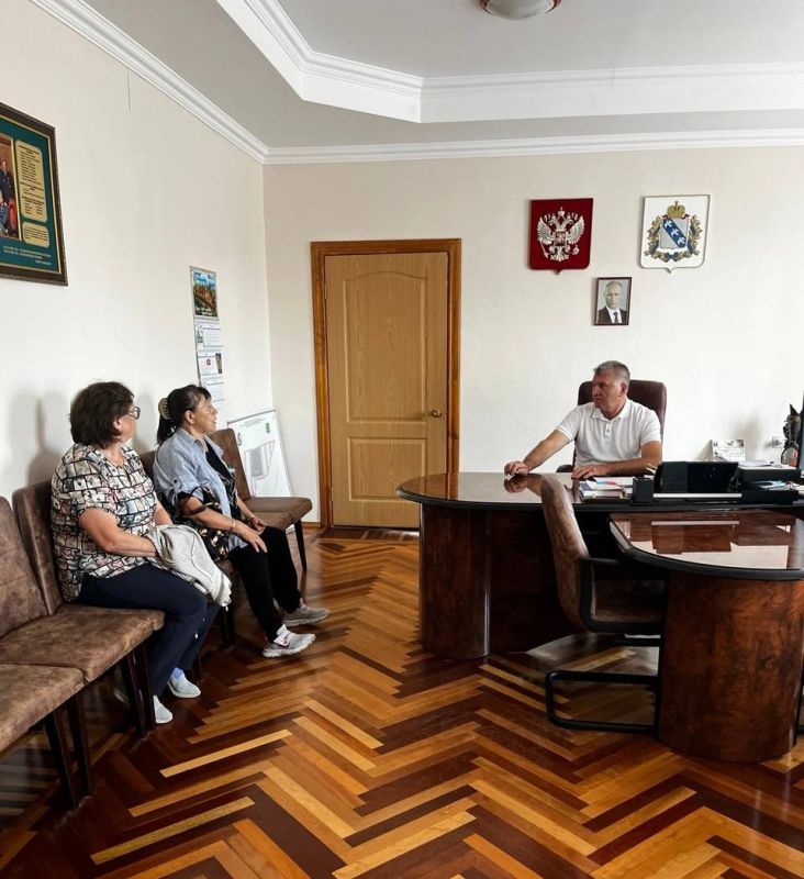 Николай Волобуев: В рамках очередного личного приёма граждан провел встречу с жителями села Песчаное