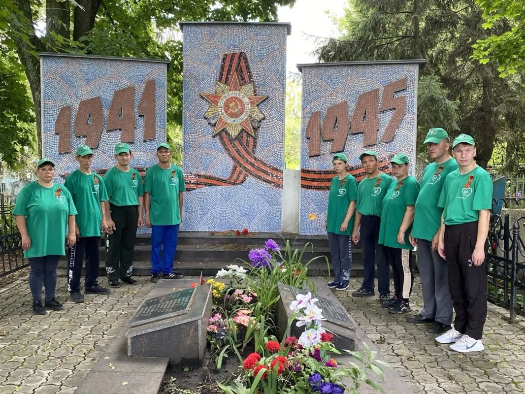 В преддверии 83-й годовщины победы в Курской битве волонтерский отряд Щигровского дома социального обслуживания провел патриотическую акцию «Георгиевский дозор»