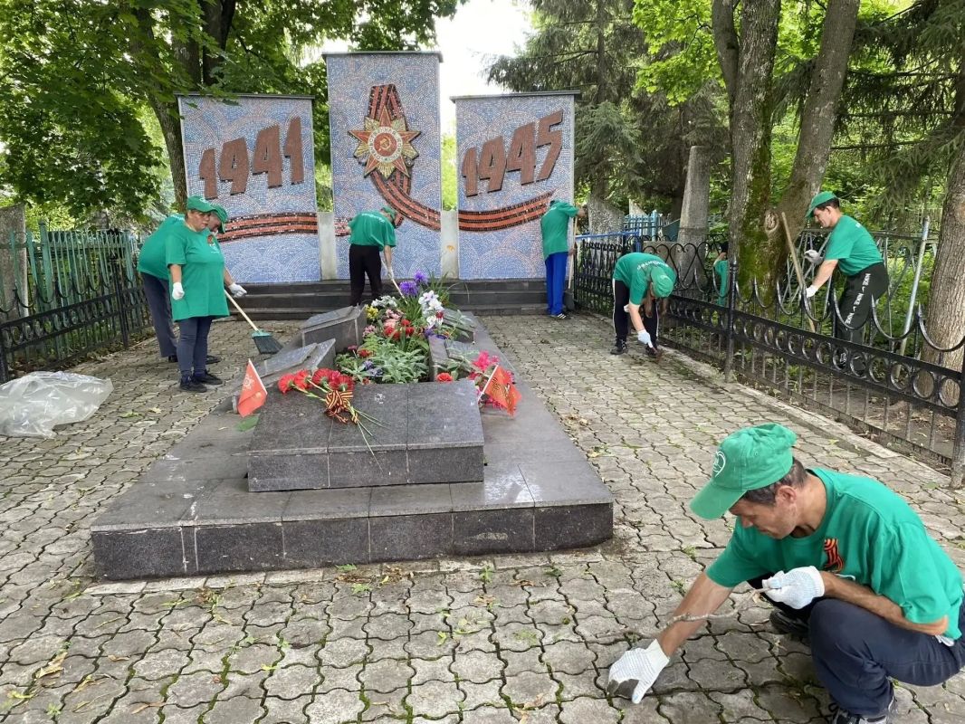 В преддверии 83-й годовщины победы в Курской битве волонтерский отряд Щигровского дома социального обслуживания провел патриотическую акцию «Георгиевский дозор» В преддверии 83-й годовщины победы в Курской битве волонтерский отряд Щигровского дома социального обслуживания провел патриотическую акцию «Георгиевский дозор»