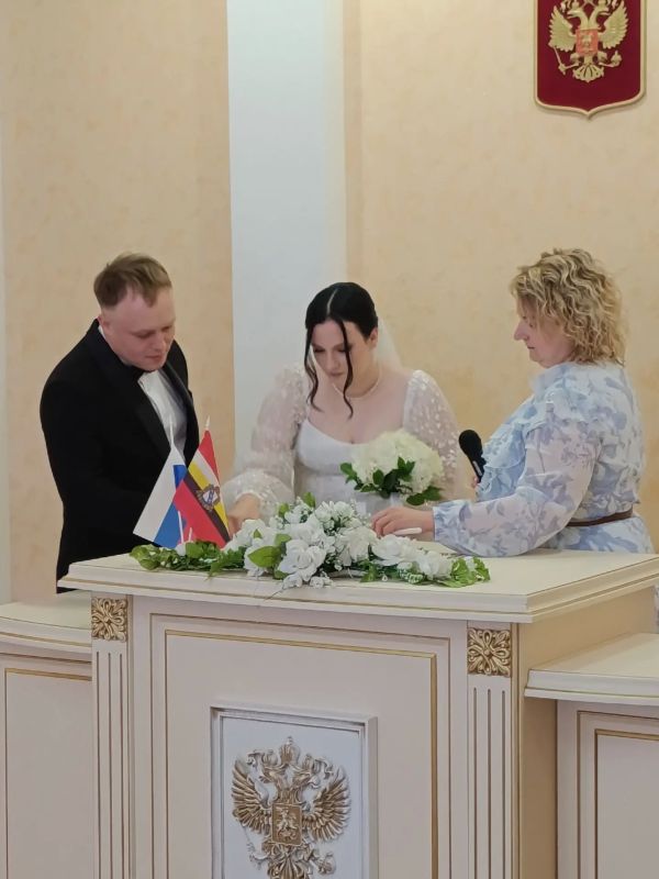 В отделе ЗАГС Фатежского района — радостное событие: на минувшей неделе свои судьбы соединили три пары В отделе ЗАГС Фатежского района — радостное событие: на минувшей неделе свои судьбы соединили три пары