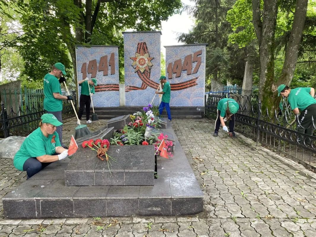 В преддверии 83-й годовщины победы в Курской битве волонтерский отряд Щигровского дома социального обслуживания провел патриотическую акцию «Георгиевский дозор» В преддверии 83-й годовщины победы в Курской битве волонтерский отряд Щигровского дома социального обслуживания провел патриотическую акцию «Георгиевский дозор»