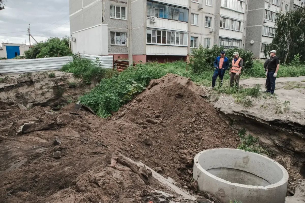 В районе домов № 25 и 25а по улице Гагарина силами МУП «Курскводоканал» продолжаются работы по замене участка самотечного коллектора В районе домов № 25 и 25а по улице Гагарина силами МУП «Курскводоканал» продолжаются работы по замене участка самотечного коллектора