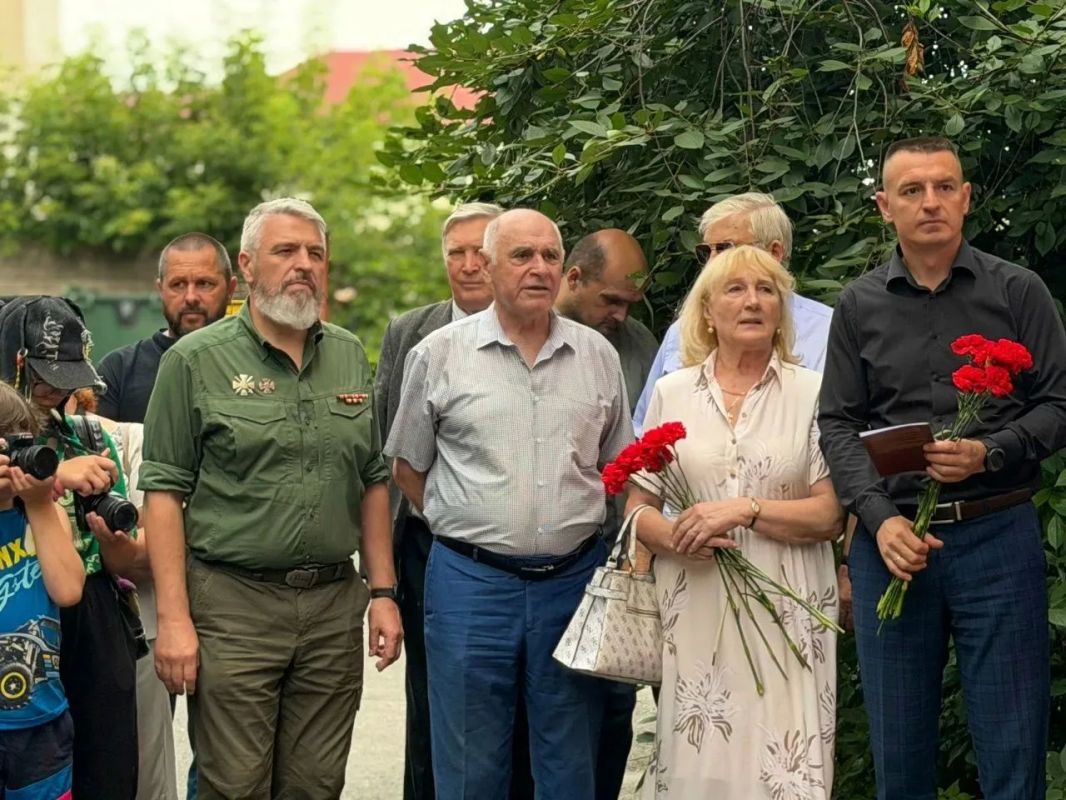 В Курске открыли мемориальную доску в память о герое партизанского движения Великой Отечественной войны В Курске открыли мемориальную доску в память о герое партизанского движения Великой Отечественной войны