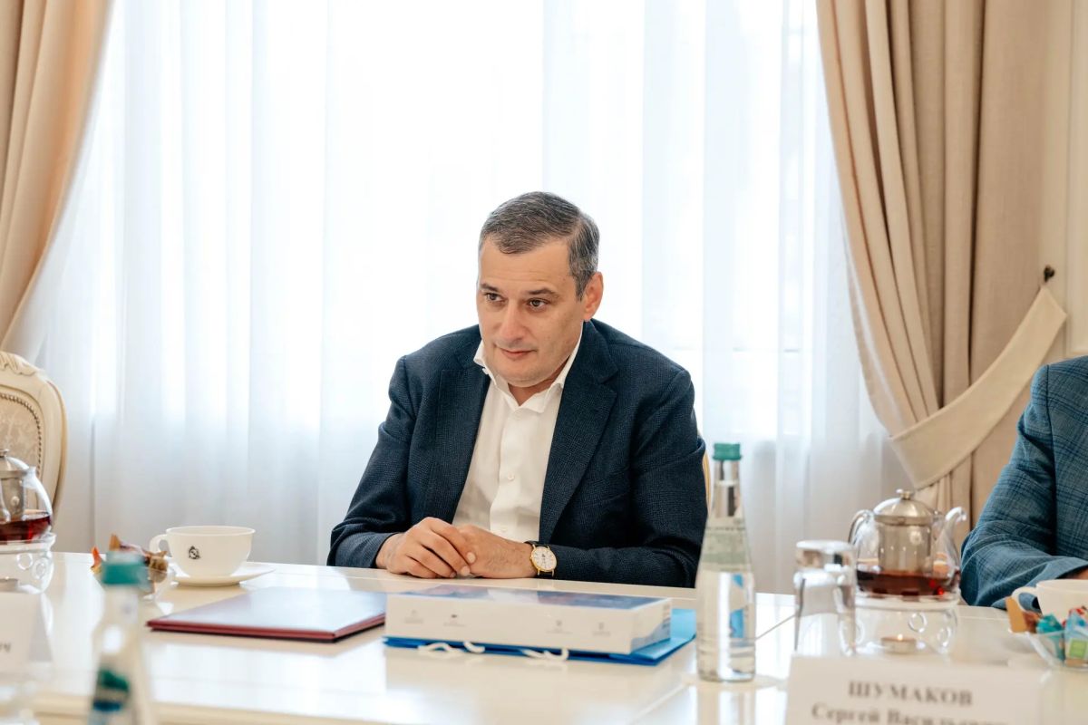 Александр Хинштейн: Сегодня свой день рождения празднует человек, чьё имя навсегда вписано в новейшую историю нашего региона, — первый постсоветский губернатор (1991-1996 гг.), почётный гражданин Курской области Василий... Александр Хинштейн: Сегодня свой день рождения празднует человек, чьё имя навсегда вписано в новейшую историю нашего региона, — первый постсоветский губернатор (1991-1996 гг.), почётный гражданин Курской области Василий...