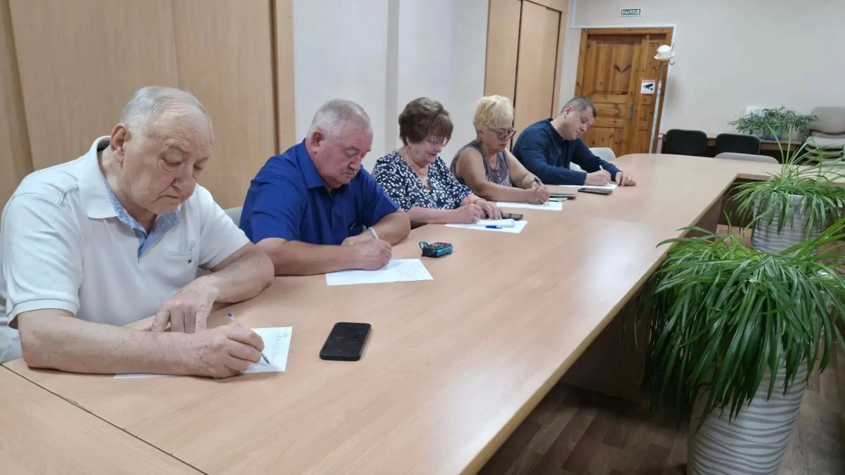 Сегодня в Комитете социальной защиты населения города Курска, на встрече с руководителями и представителями ветеранских организаций региона было подписано трехстороннее соглашение по совместному проведению мероприятий... Сегодня в Комитете социальной защиты населения города Курска, на встрече с руководителями и представителями ветеранских организаций региона было подписано трехстороннее соглашение по совместному проведению мероприятий...