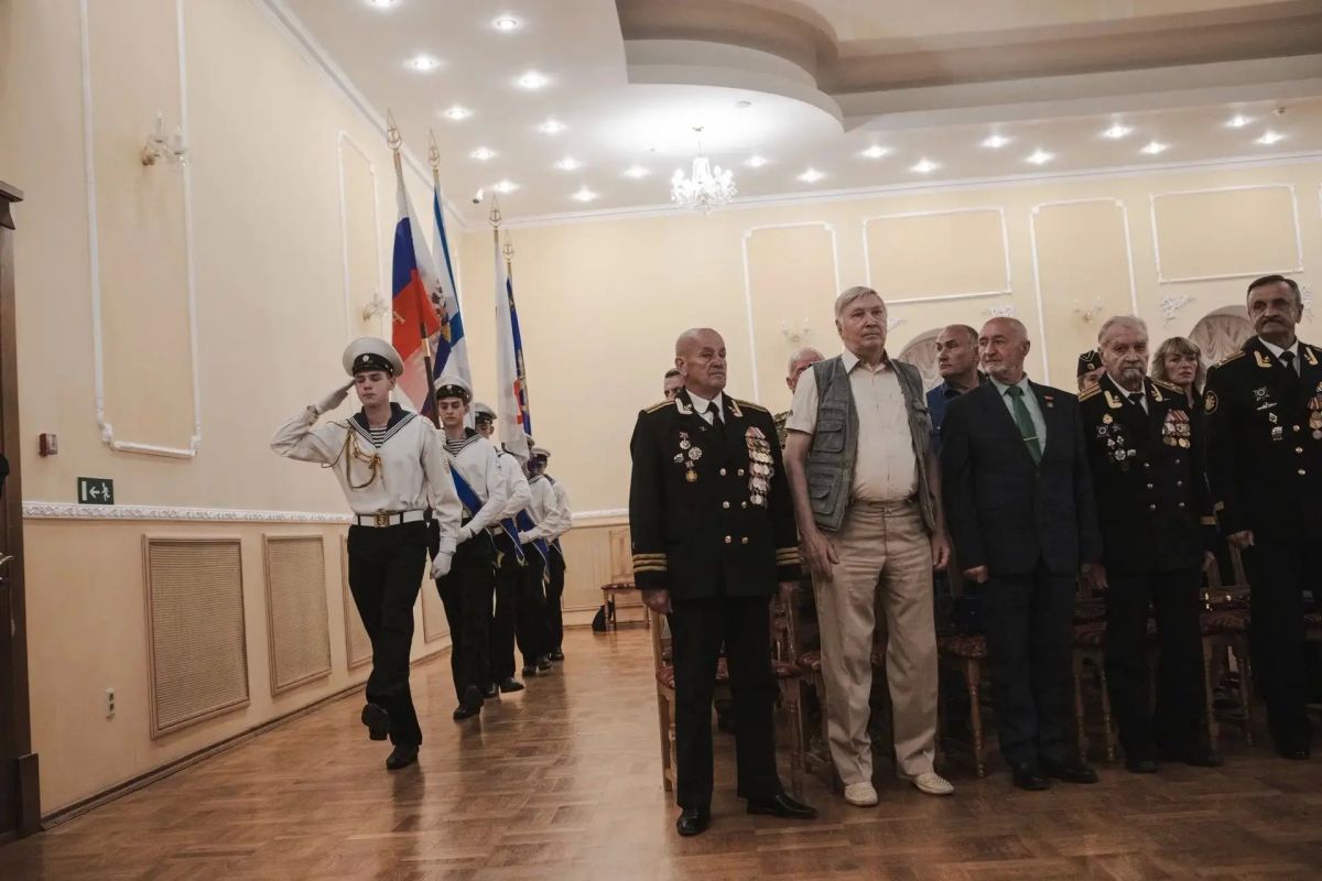 Сегодня, в преддверии одного из самых мощных праздников нашей страны — Дня ВМФ, в концертно-творческом центре имени Михаила Щепкина прошло торжественное собрание Сегодня, в преддверии одного из самых мощных праздников нашей страны — Дня ВМФ, в концертно-творческом центре имени Михаила Щепкина прошло торжественное собрание