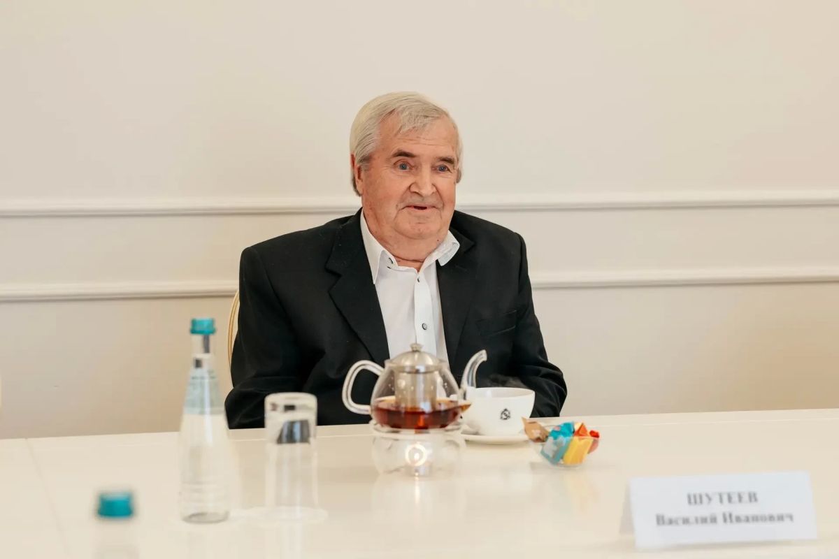 Хинштейн пригласил в Дом Советов первого губернатора Курской области Хинштейн пригласил в Дом Советов первого губернатора Курской области