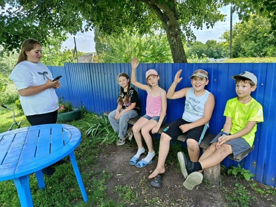 «Лучший отдых — это движение!» — решили активисты «Движения Первых» Верхнеграйворонской школы и устроили для ребят настоящие «Весёлые старты» «Лучший отдых — это движение!» — решили активисты «Движения Первых» Верхнеграйворонской школы и устроили для ребят настоящие «Весёлые старты»