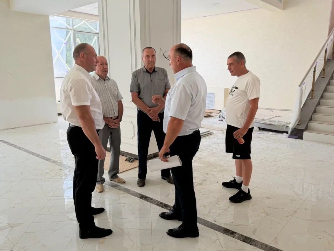В Черемисиновском районе проверили ход ремонта объектов культуры в рамках нацпроекта «Семья» В Черемисиновском районе проверили ход ремонта объектов культуры в рамках нацпроекта «Семья»