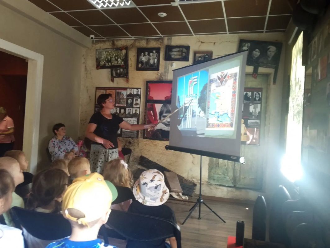 В средней группе «Цветные ладошки» МКДОУ "Детский сад г. Фатежа "Золотой ключик" прошла тематическая неделя, посвящённая Году единства народов России В средней группе «Цветные ладошки» МКДОУ "Детский сад г. Фатежа "Золотой ключик" прошла тематическая неделя, посвящённая Году единства народов России