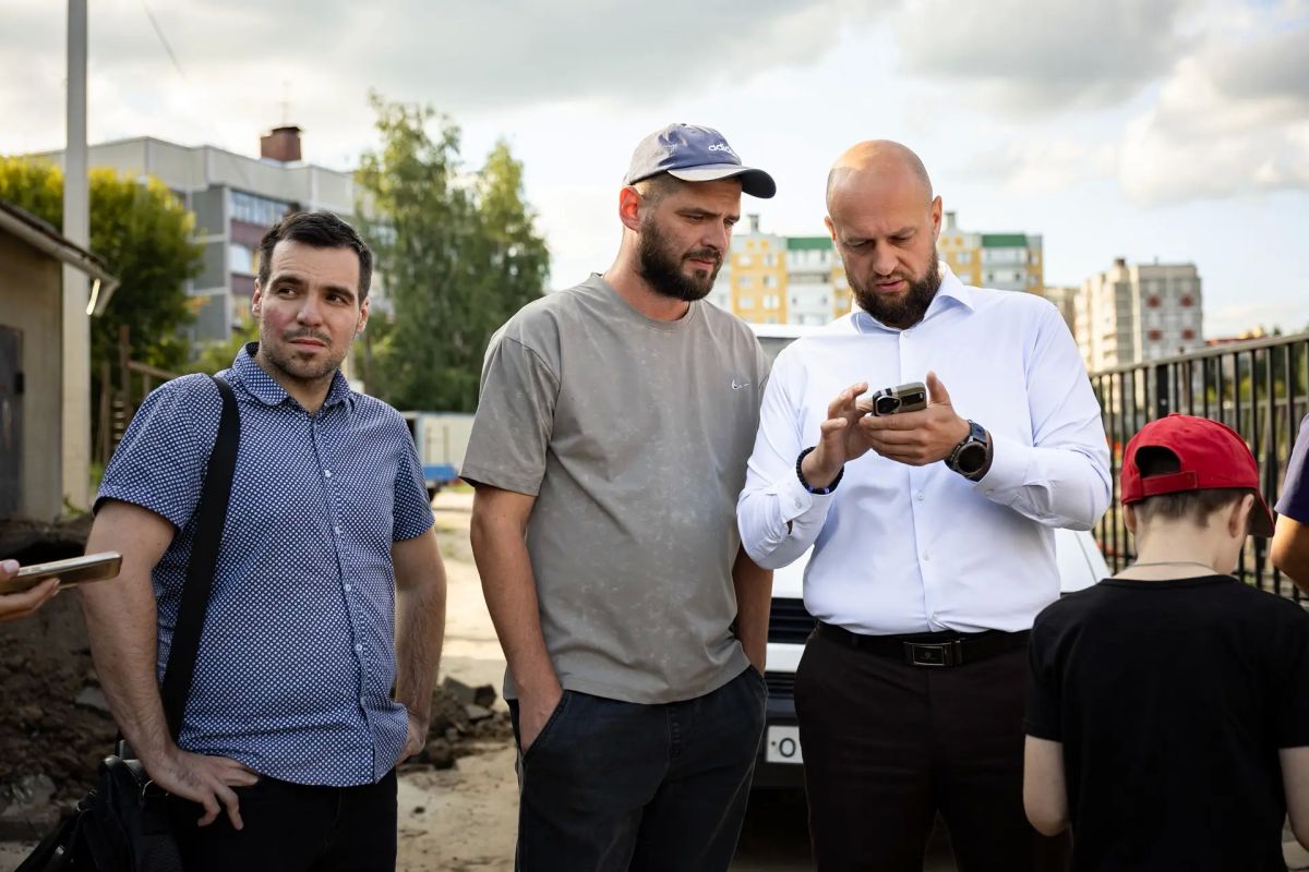 Провел встречу с председателем гаражного кооператива, расположенного на улице Студенческой Провел встречу с председателем гаражного кооператива, расположенного на улице Студенческой