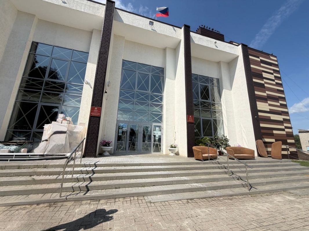 В Черемисиновском районе проверили ход ремонта объектов культуры в рамках нацпроекта «Семья» В Черемисиновском районе проверили ход ремонта объектов культуры в рамках нацпроекта «Семья»