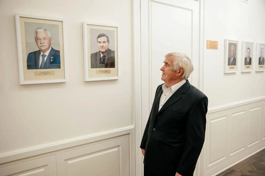 Хинштейн пригласил в Дом Советов первого губернатора Курской области