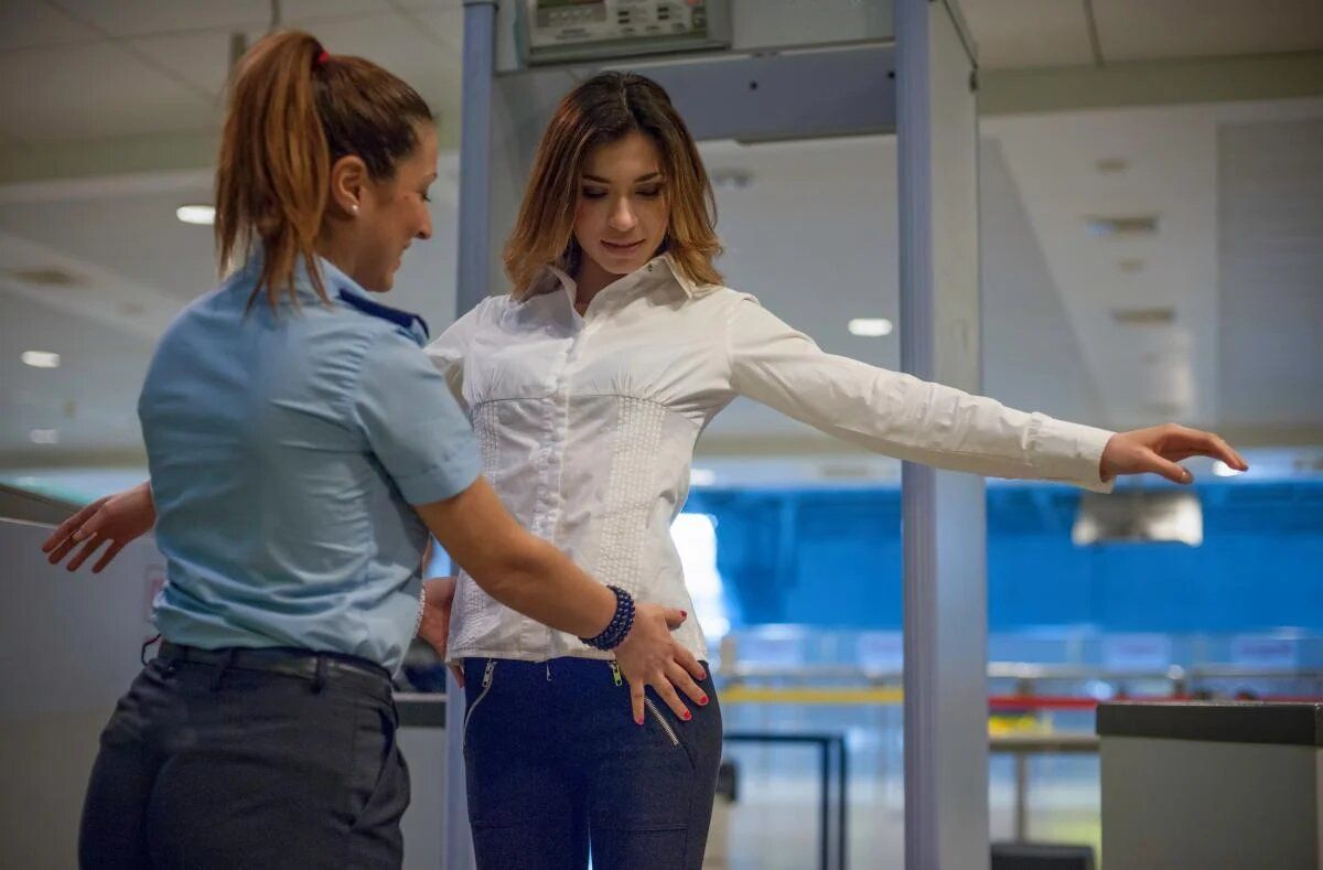 Почему лучше отказаться от бюстгальтеров с косточками перед поездкой в аэропорт