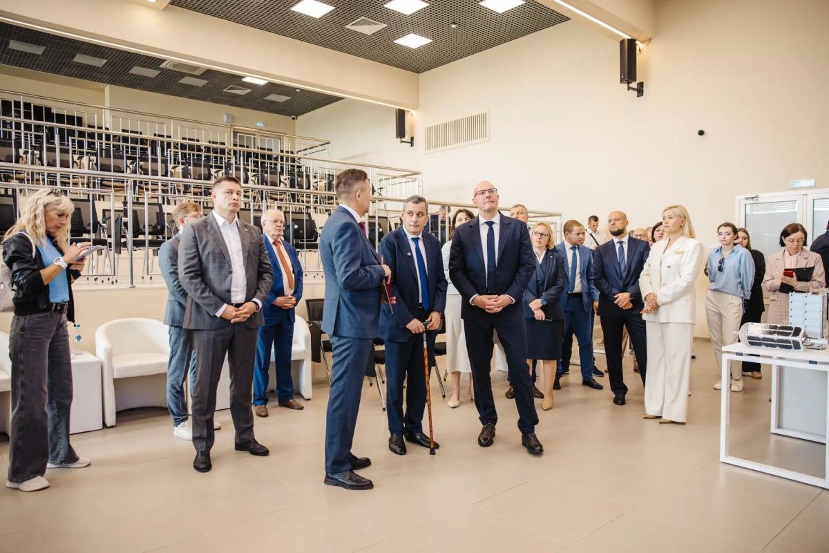 Заместитель Председателя Правительства Российской Федерации Дмитрий Чернышенко в ходе рабочего визита в Курскую область ознакомился с научным потенциалом региона и реализацией молодежной политики Заместитель Председателя Правительства Российской Федерации Дмитрий Чернышенко в ходе рабочего визита в Курскую область ознакомился с научным потенциалом региона и реализацией молодежной политики