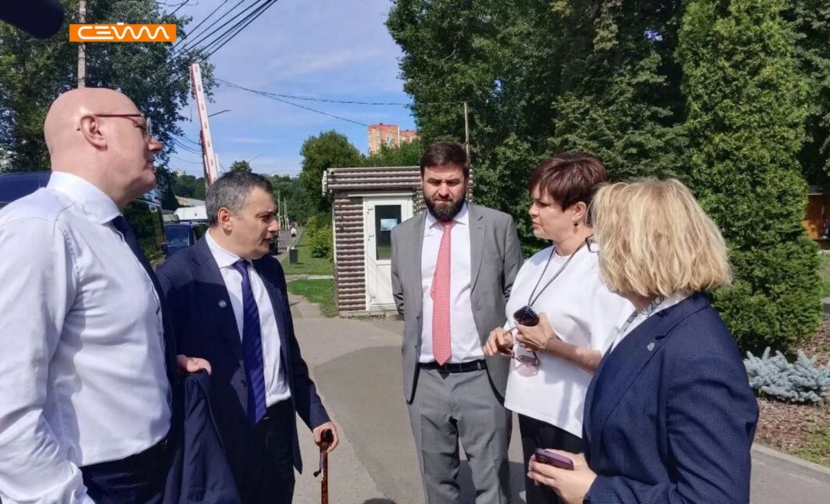 Дмитрий Чернышенко продолжает осмотр важных для области объектов