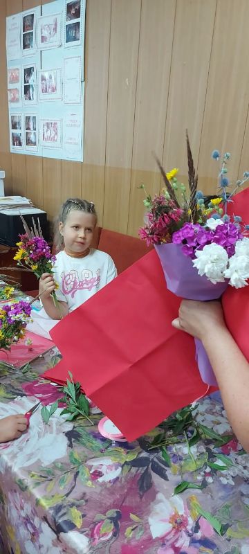 Сегодня в России отмечают особенный праздник, посвящённый людям, чья профессия связана с созданием красоты из цветов — День флориста Сегодня в России отмечают особенный праздник, посвящённый людям, чья профессия связана с созданием красоты из цветов — День флориста