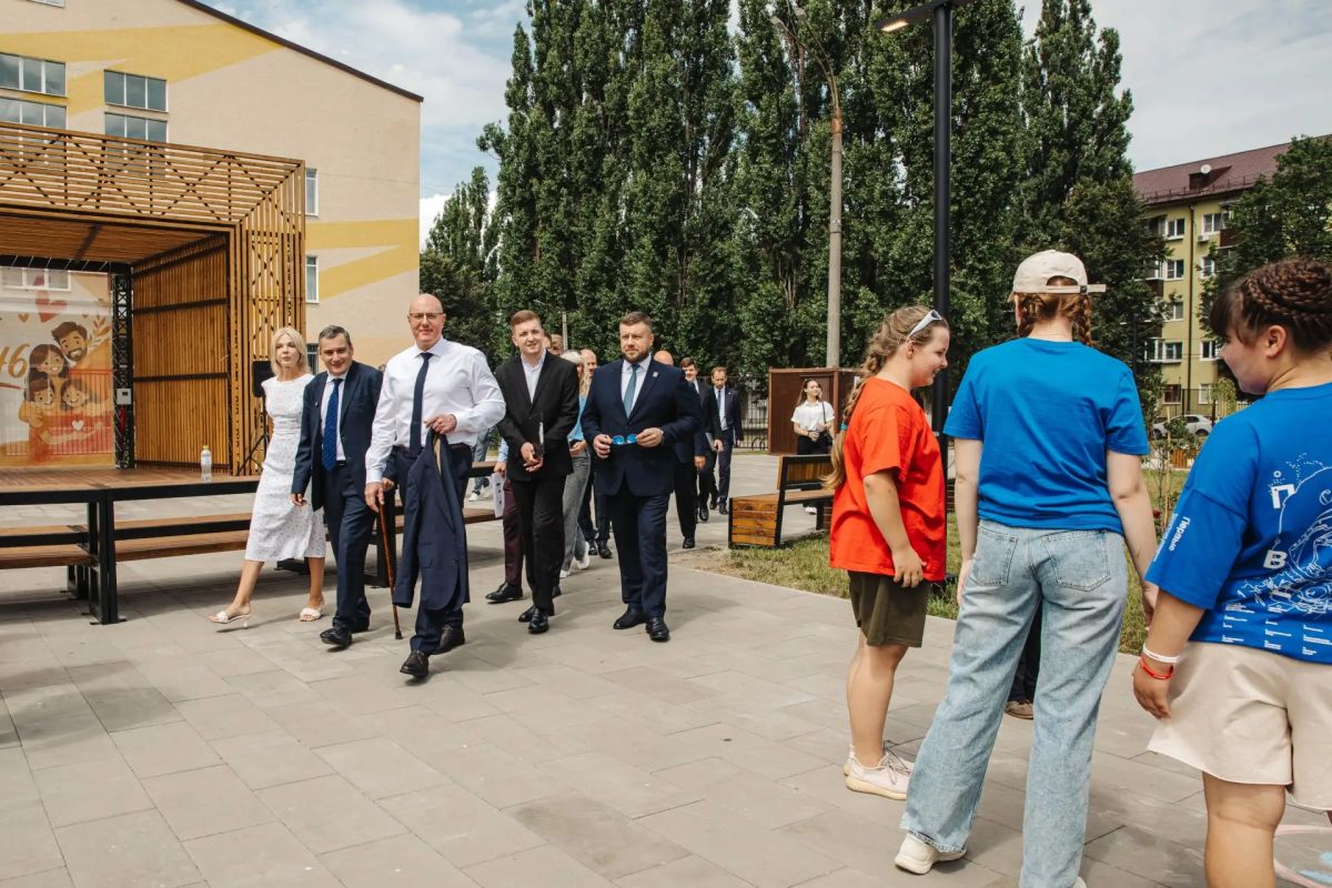 Заместитель Председателя Правительства Российской Федерации Дмитрий Чернышенко в ходе рабочего визита в Курскую область ознакомился с научным потенциалом региона и реализацией молодежной политики Заместитель Председателя Правительства Российской Федерации Дмитрий Чернышенко в ходе рабочего визита в Курскую область ознакомился с научным потенциалом региона и реализацией молодежной политики