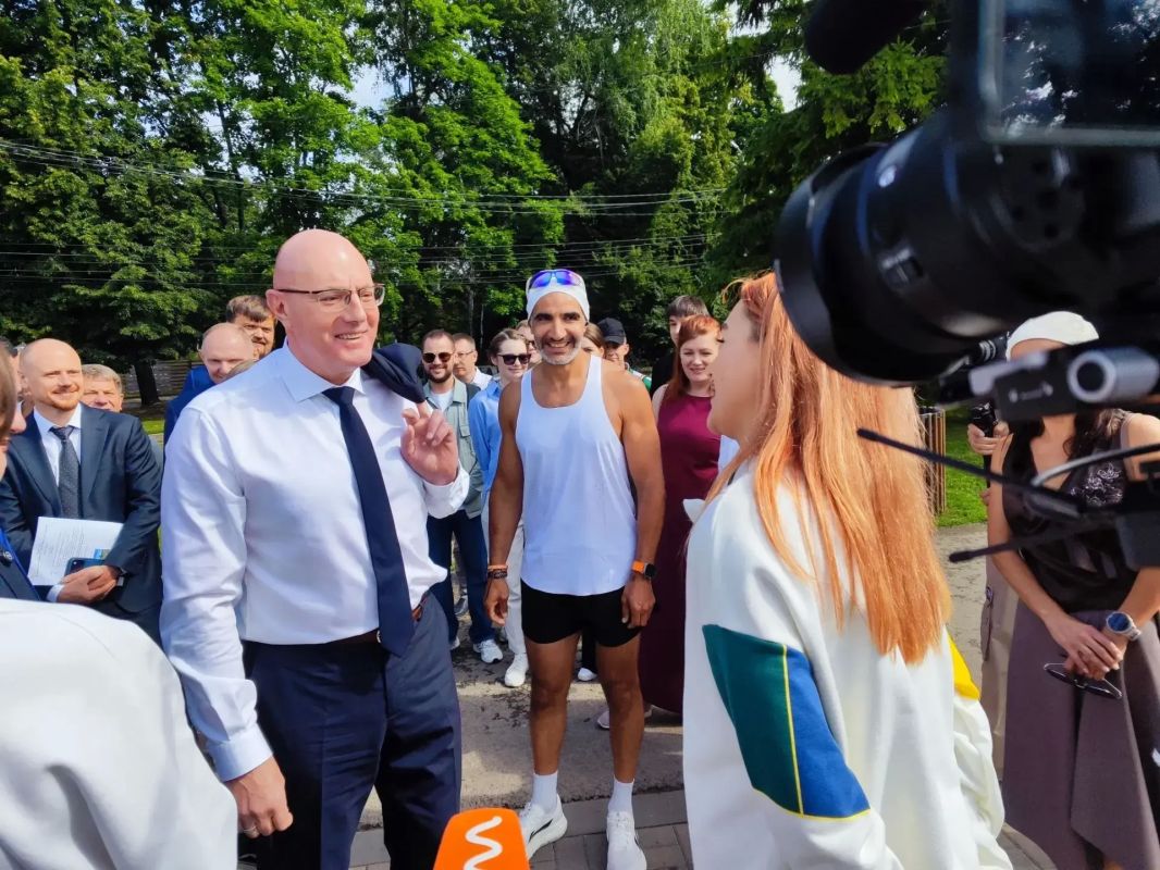 Дмитрий Чернышенко пообщался с курскими любителями бега