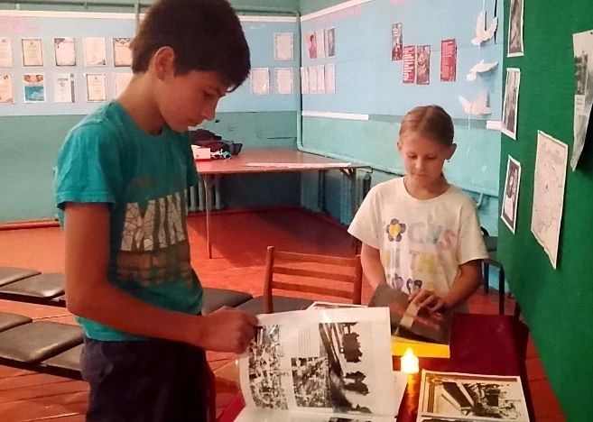 КУРСКАЯ ДУГА. В Ржавском СДК прошёл патриотический час, посвящённый боям Курской битвы, который длился 50 дней и ночей в период с 5 июля по 23 августа 1943 года - "Огненное лето 43-го" КУРСКАЯ ДУГА. В Ржавском СДК прошёл патриотический час, посвящённый боям Курской битвы, который длился 50 дней и ночей в период с 5 июля по 23 августа 1943 года - "Огненное лето 43-го"