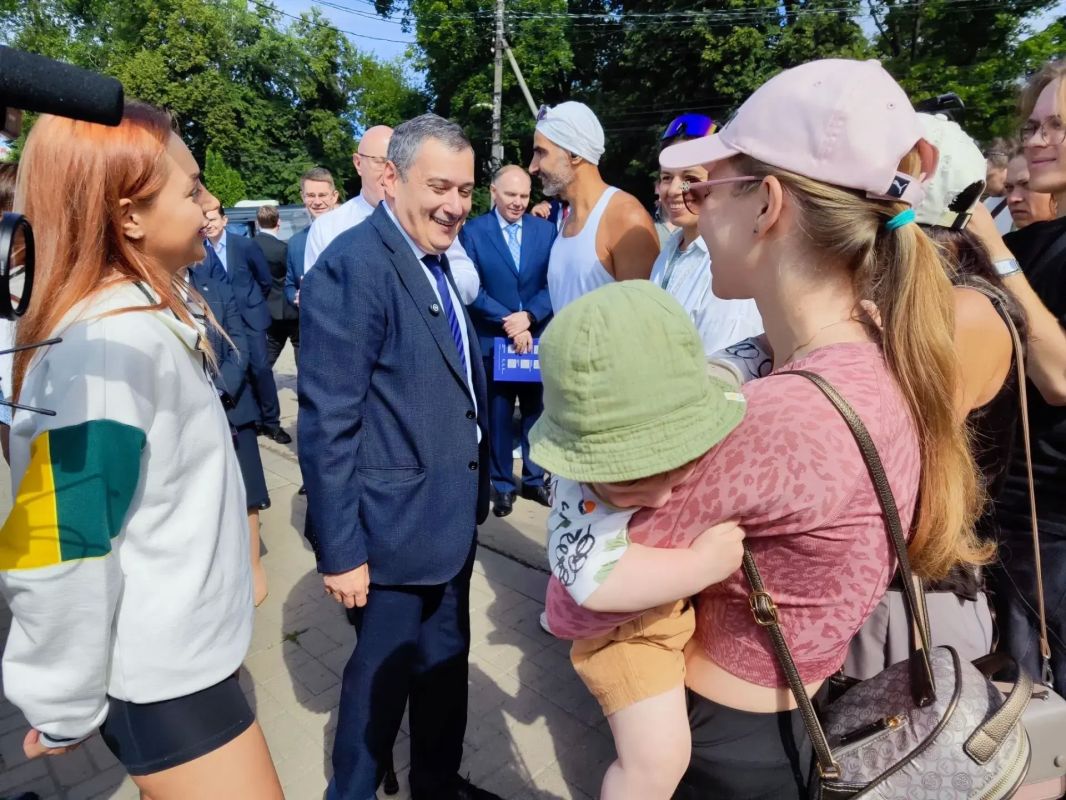 Дмитрий Чернышенко пообщался с курскими любителями бега Дмитрий Чернышенко пообщался с курскими любителями бега