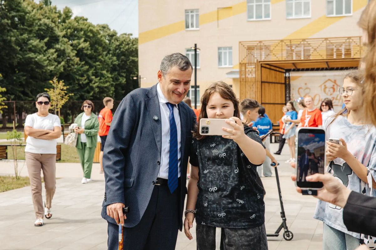 Заместитель Председателя Правительства Российской Федерации Дмитрий Чернышенко в ходе рабочего визита в Курскую область ознакомился с научным потенциалом региона и реализацией молодежной политики Заместитель Председателя Правительства Российской Федерации Дмитрий Чернышенко в ходе рабочего визита в Курскую область ознакомился с научным потенциалом региона и реализацией молодежной политики