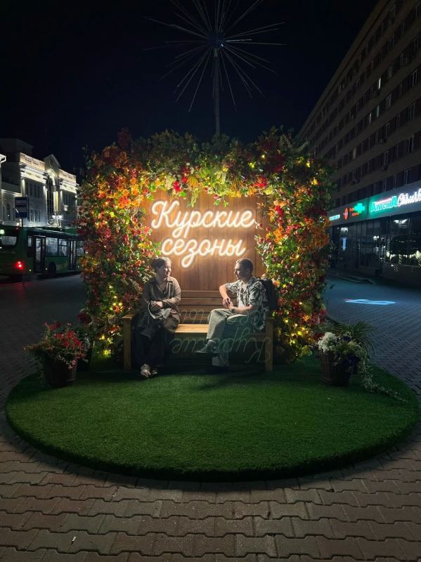 В Курске улицу Ленина украсили светодиодными инсталяциями В Курске улицу Ленина украсили светодиодными инсталяциями
