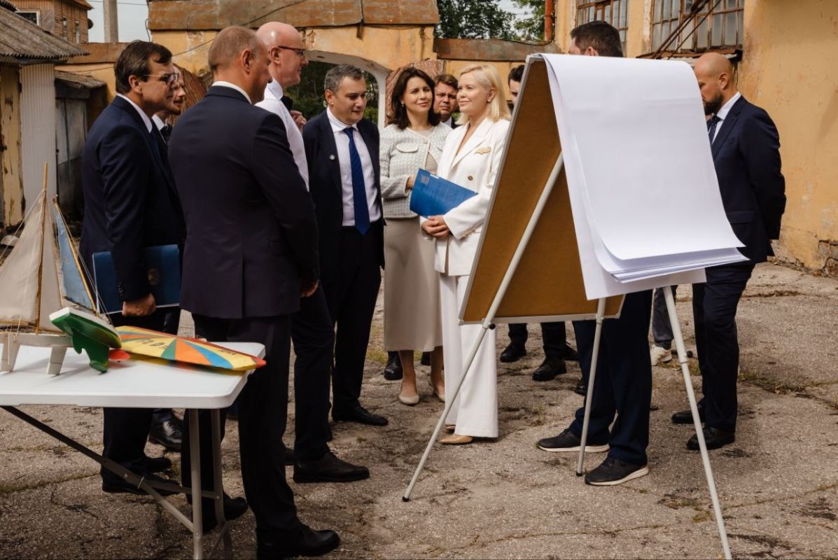 Екатерина Харченко: Сегодня Курск посетил вице-премьер Правительства РФ Дмитрий Николаевич Чернышенко Екатерина Харченко: Сегодня Курск посетил вице-премьер Правительства РФ Дмитрий Николаевич Чернышенко