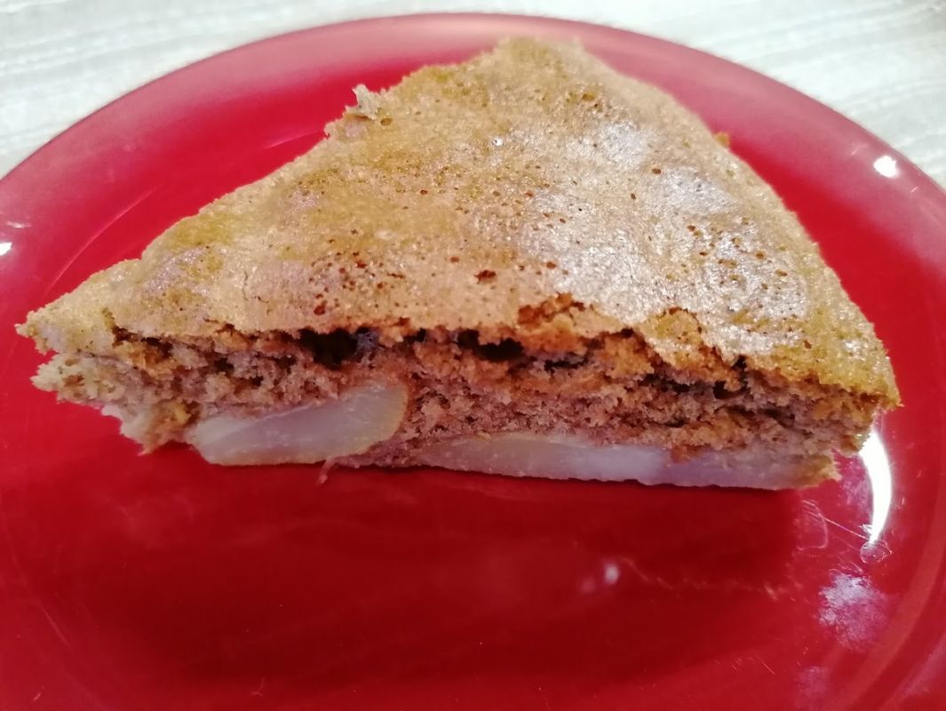 Шоколадная шарлотка с грушами для встречи подруг