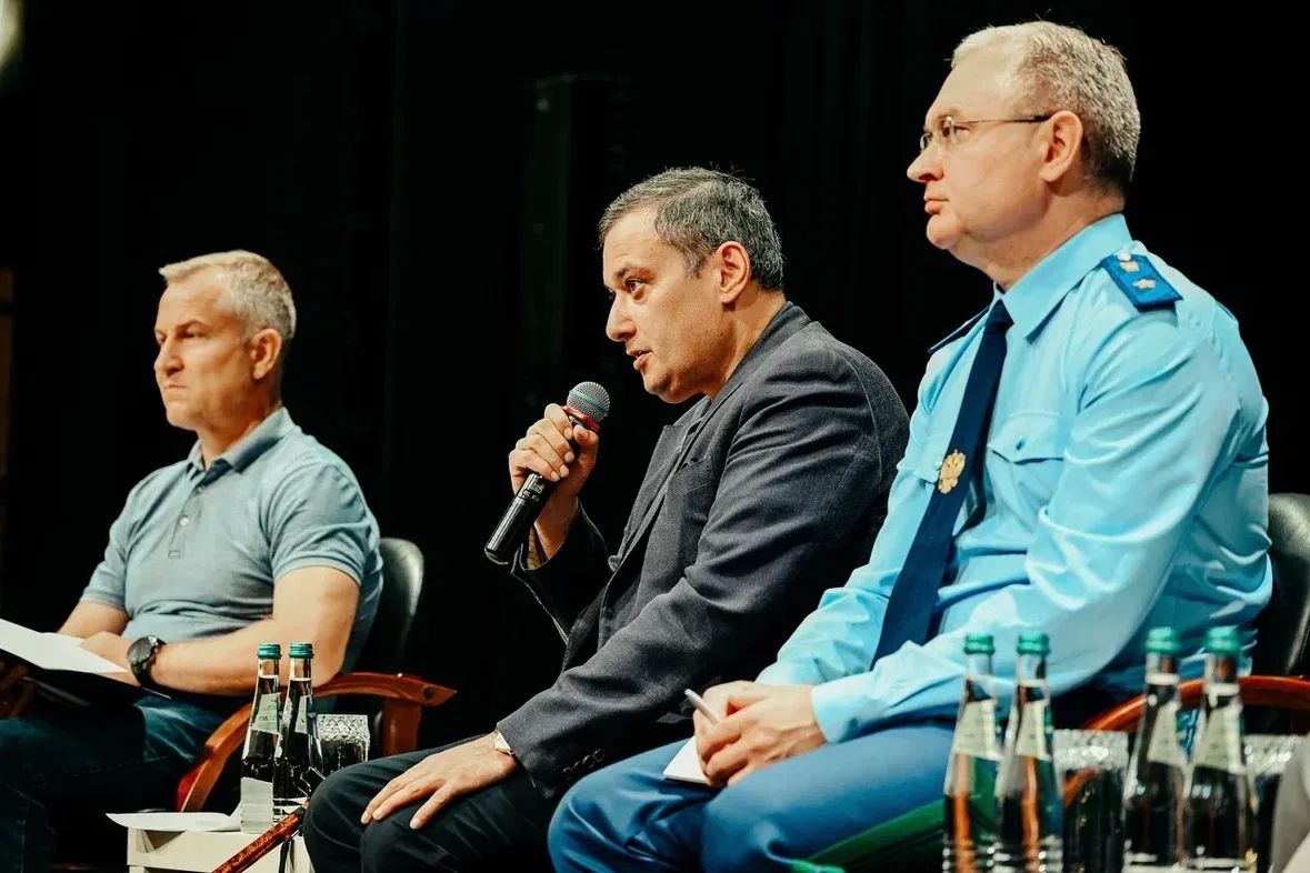 Александр Хинштейн: Как и обещал, провёл открытую встречу с жителями Глушковского, Рыльского, Хомутовского районов Александр Хинштейн: Как и обещал, провёл открытую встречу с жителями Глушковского, Рыльского, Хомутовского районов