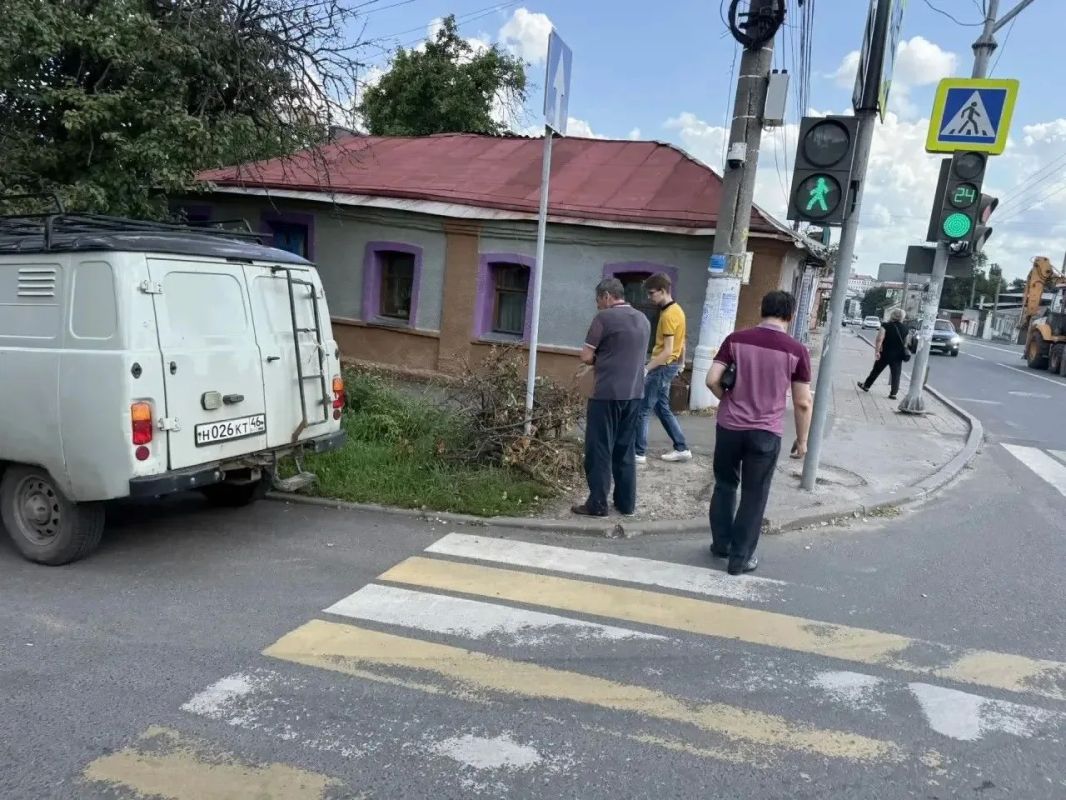 В Курске на субботнике собрали и вывезли 20 кубометров мусора В Курске на субботнике собрали и вывезли 20 кубометров мусора