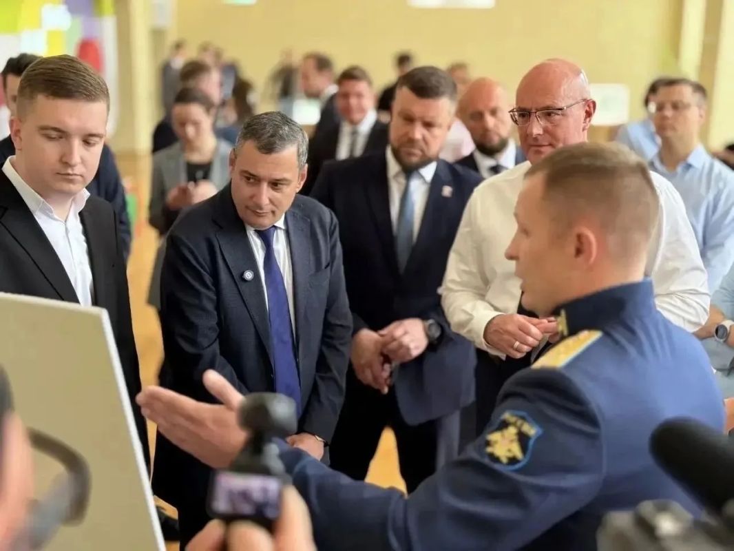Андрей Милютин представил план по созданию современного молодёжного пространства Андрей Милютин представил план по созданию современного молодёжного пространства