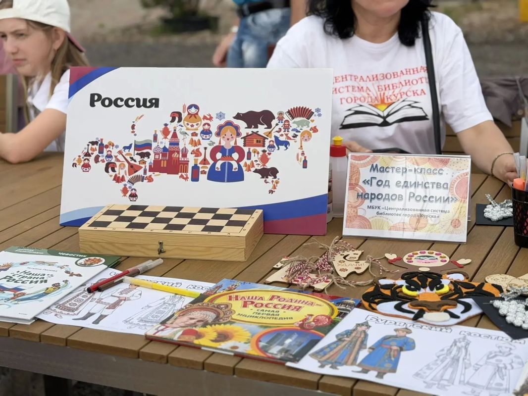 Мастер-класс «Год единства народов России» объединил гостей фестиваля Мастер-класс «Год единства народов России» объединил гостей фестиваля
