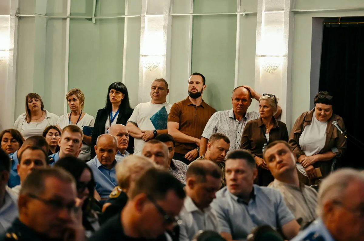 В концертном зале «Свиридовский» состоялась открытая встреча губернатора Курской области Александра Хинштейна с жителями Глушковского, Рыльского и Хомутовского районов В концертном зале «Свиридовский» состоялась открытая встреча губернатора Курской области Александра Хинштейна с жителями Глушковского, Рыльского и Хомутовского районов