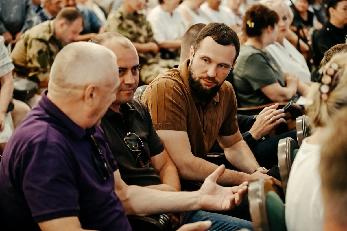 Александр Хинштейн: Как и обещал, провёл открытую встречу с жителями Глушковского, Рыльского, Хомутовского районов Александр Хинштейн: Как и обещал, провёл открытую встречу с жителями Глушковского, Рыльского, Хомутовского районов