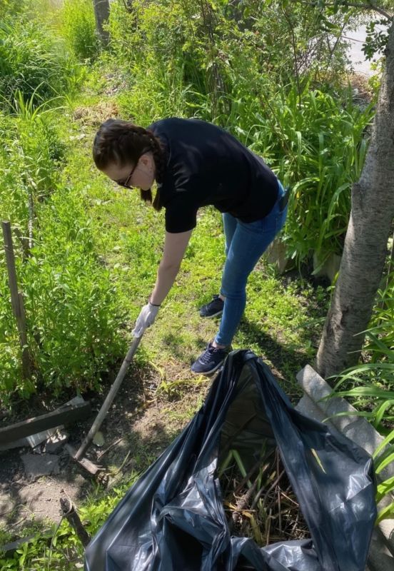 Не зависеть от родителей. Промоутеры, официанты, курьеры, сборщики заказов — сотни курских подростков проводят лето не только на пляже, но и на работе Не зависеть от родителей. Промоутеры, официанты, курьеры, сборщики заказов — сотни курских подростков проводят лето не только на пляже, но и на работе