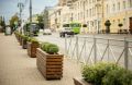 В Курске на Ленина установили кашпо с хризантемами
