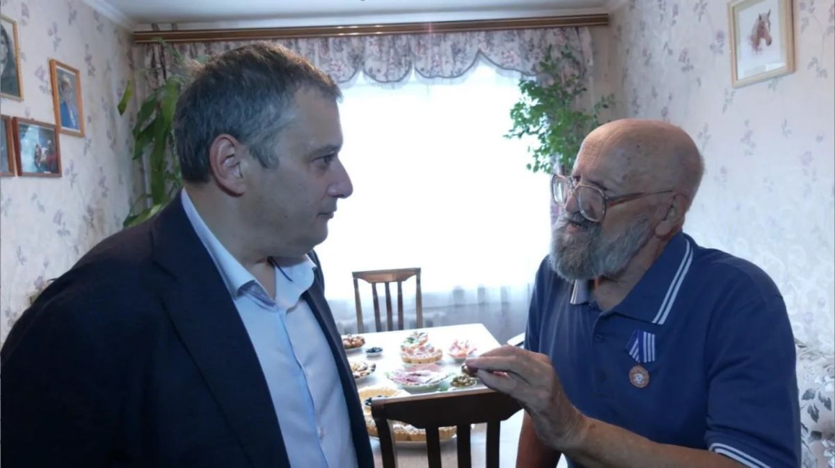 Александр Хинштейн поздравил с 88-летием легенду курской спортивной журналистики Василия Воробьёва Александр Хинштейн поздравил с 88-летием легенду курской спортивной журналистики Василия Воробьёва