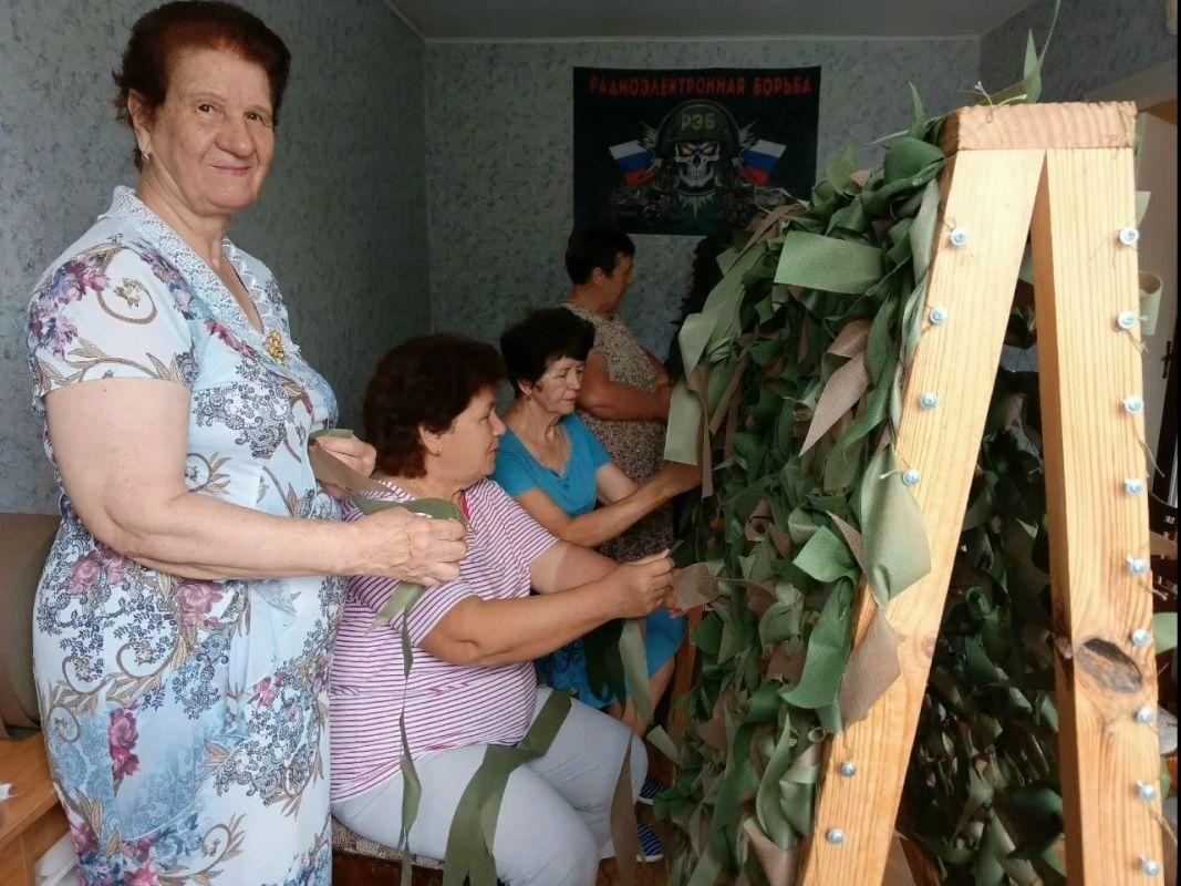 С самого начала специальной военной операции люди повсеместно объединились для поддержки нашей армии С самого начала специальной военной операции люди повсеместно объединились для поддержки нашей армии