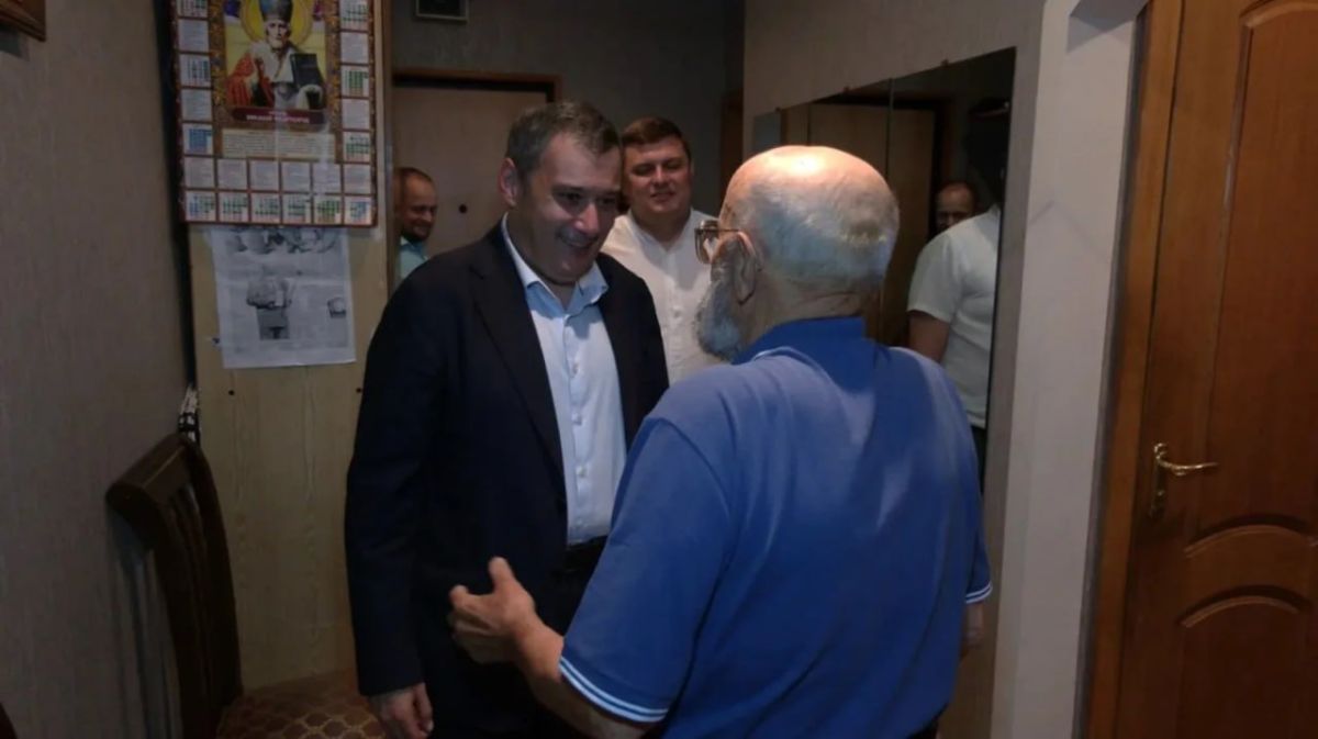 Александр Хинштейн поздравил с 88-летием легенду курской спортивной журналистики Василия Воробьёва Александр Хинштейн поздравил с 88-летием легенду курской спортивной журналистики Василия Воробьёва