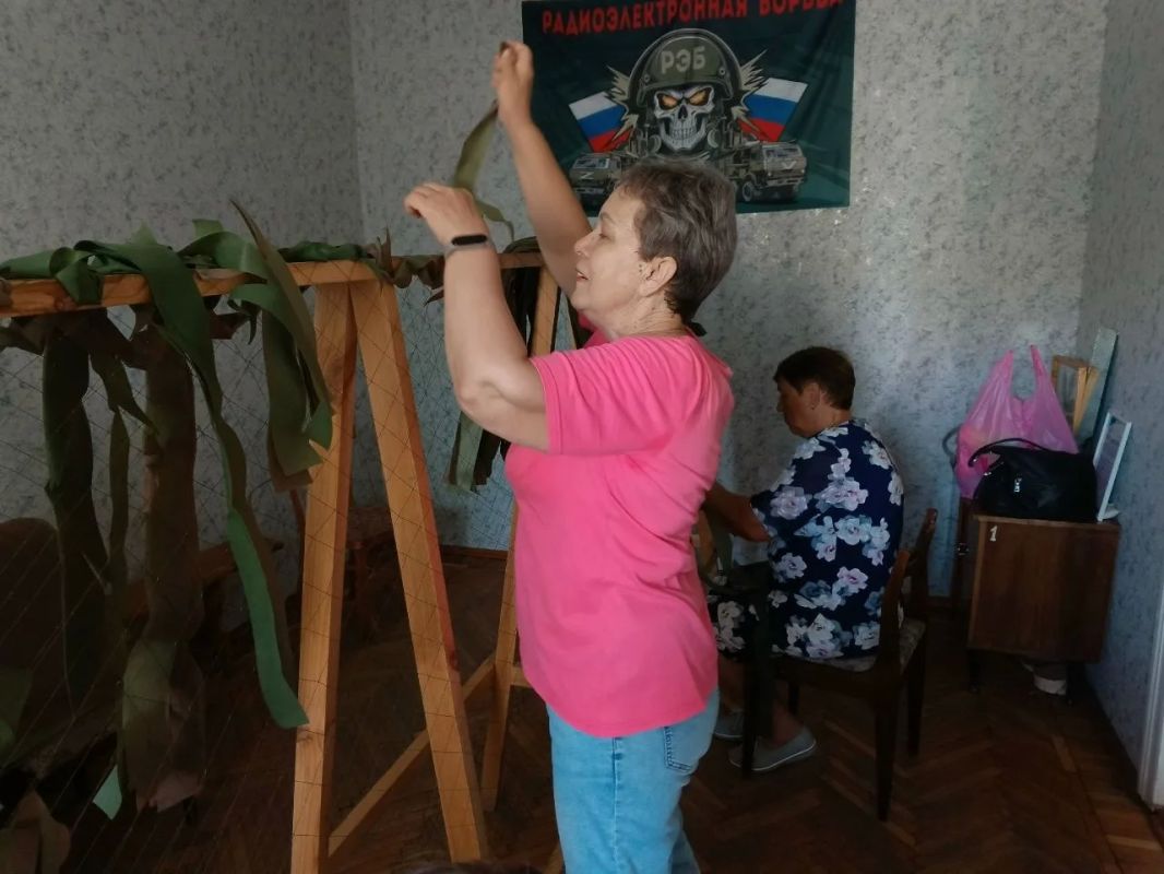 С самого начала специальной военной операции люди повсеместно объединились для поддержки нашей армии С самого начала специальной военной операции люди повсеместно объединились для поддержки нашей армии