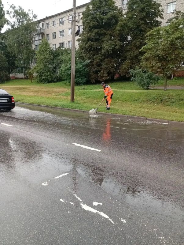 В Курске в связи с непогодой усилена работа по мониторингу состояния ливневок В Курске в связи с непогодой усилена работа по мониторингу состояния ливневок