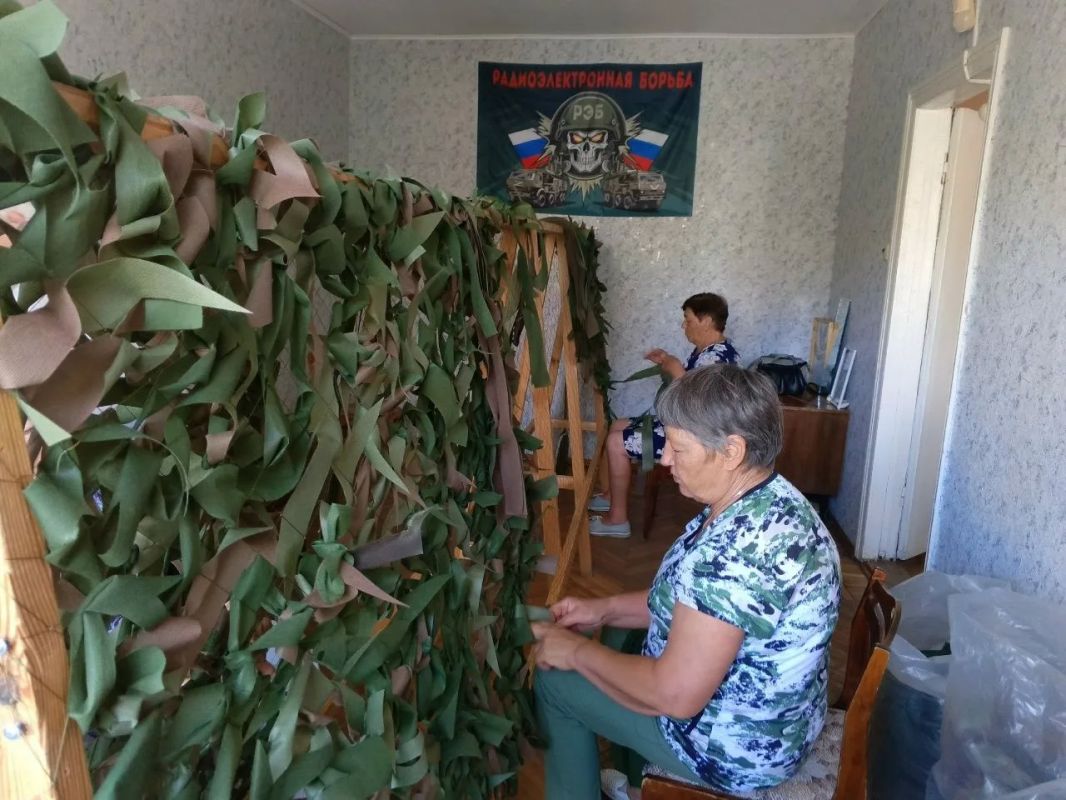 С самого начала специальной военной операции люди повсеместно объединились для поддержки нашей армии С самого начала специальной военной операции люди повсеместно объединились для поддержки нашей армии
