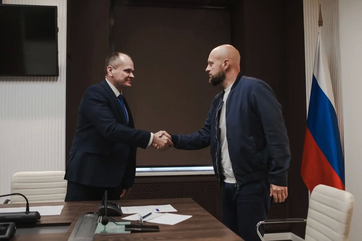 Евгений Маслов встретился с представителями компании «Мовиста Регионы Курск» Евгений Маслов встретился с представителями компании «Мовиста Регионы Курск»