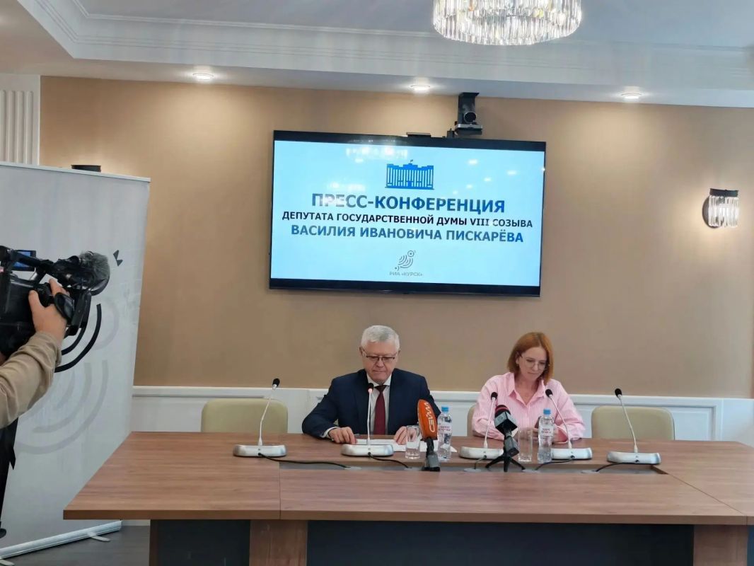 Василий Пискарев принял более двух тысяч обращений от курян Василий Пискарев принял более двух тысяч обращений от курян