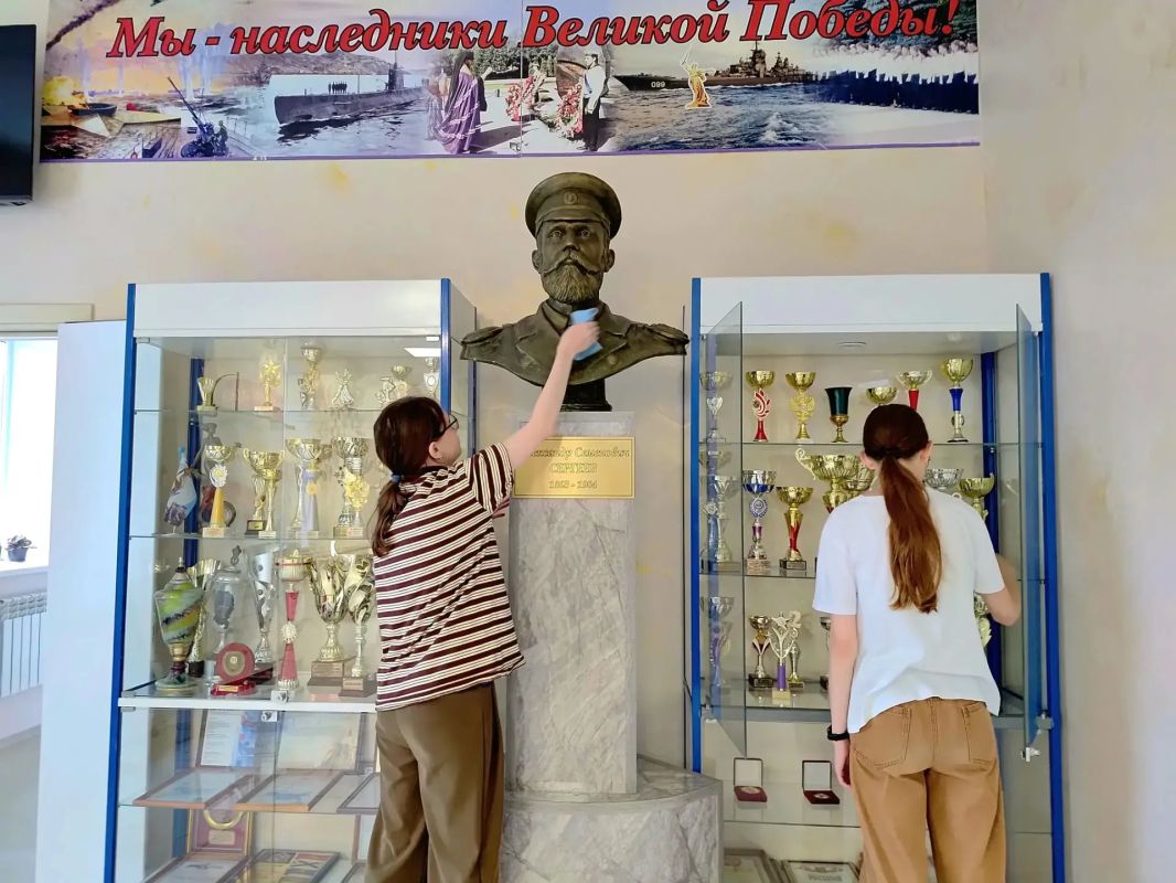 Трудоканикулы в Курске: ученики 18-й школы постигают не только знания Трудоканикулы в Курске: ученики 18-й школы постигают не только знания