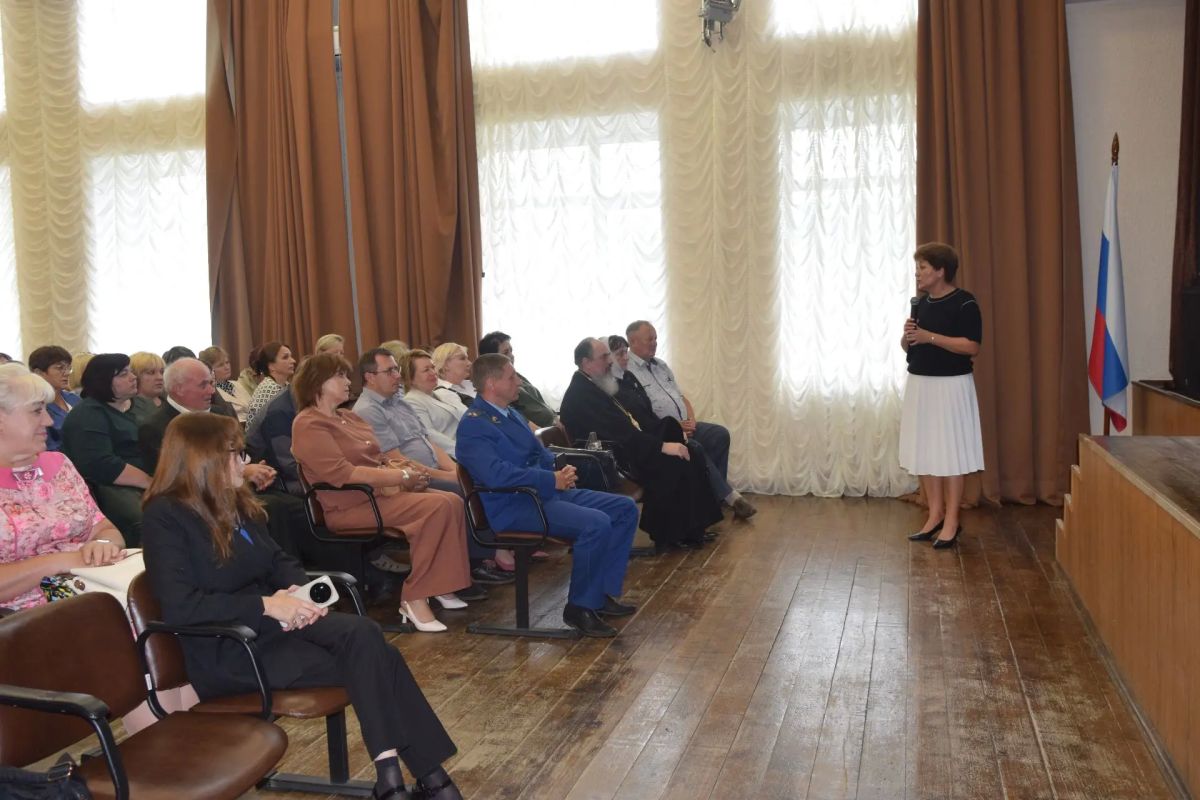 В киноконцертном зале поселка Поныри состоялась встреча депутата Государственной Думы с жителями района В киноконцертном зале поселка Поныри состоялась встреча депутата Государственной Думы с жителями района
