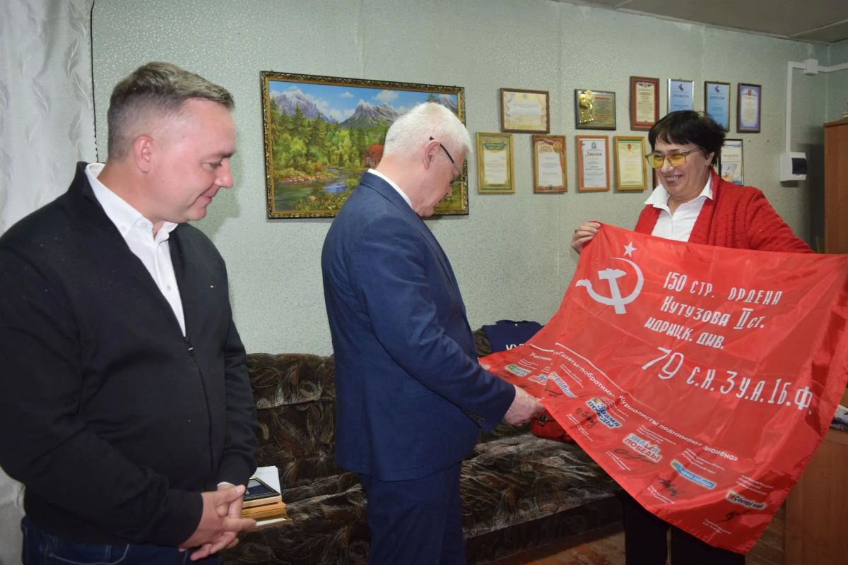 Посетил Василий Пискарев и редакцию районной газеты «Знамя победы» Посетил Василий Пискарев и редакцию районной газеты «Знамя победы»