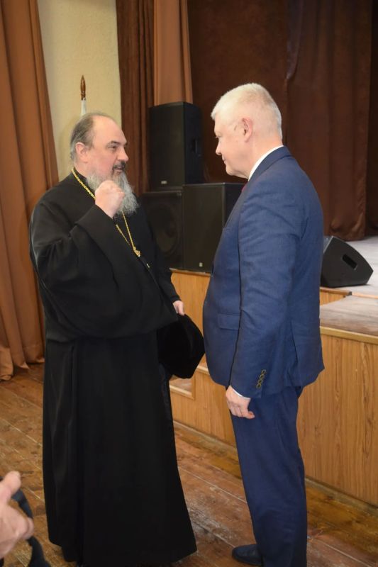 В киноконцертном зале поселка Поныри состоялась встреча депутата Государственной Думы с жителями района В киноконцертном зале поселка Поныри состоялась встреча депутата Государственной Думы с жителями района